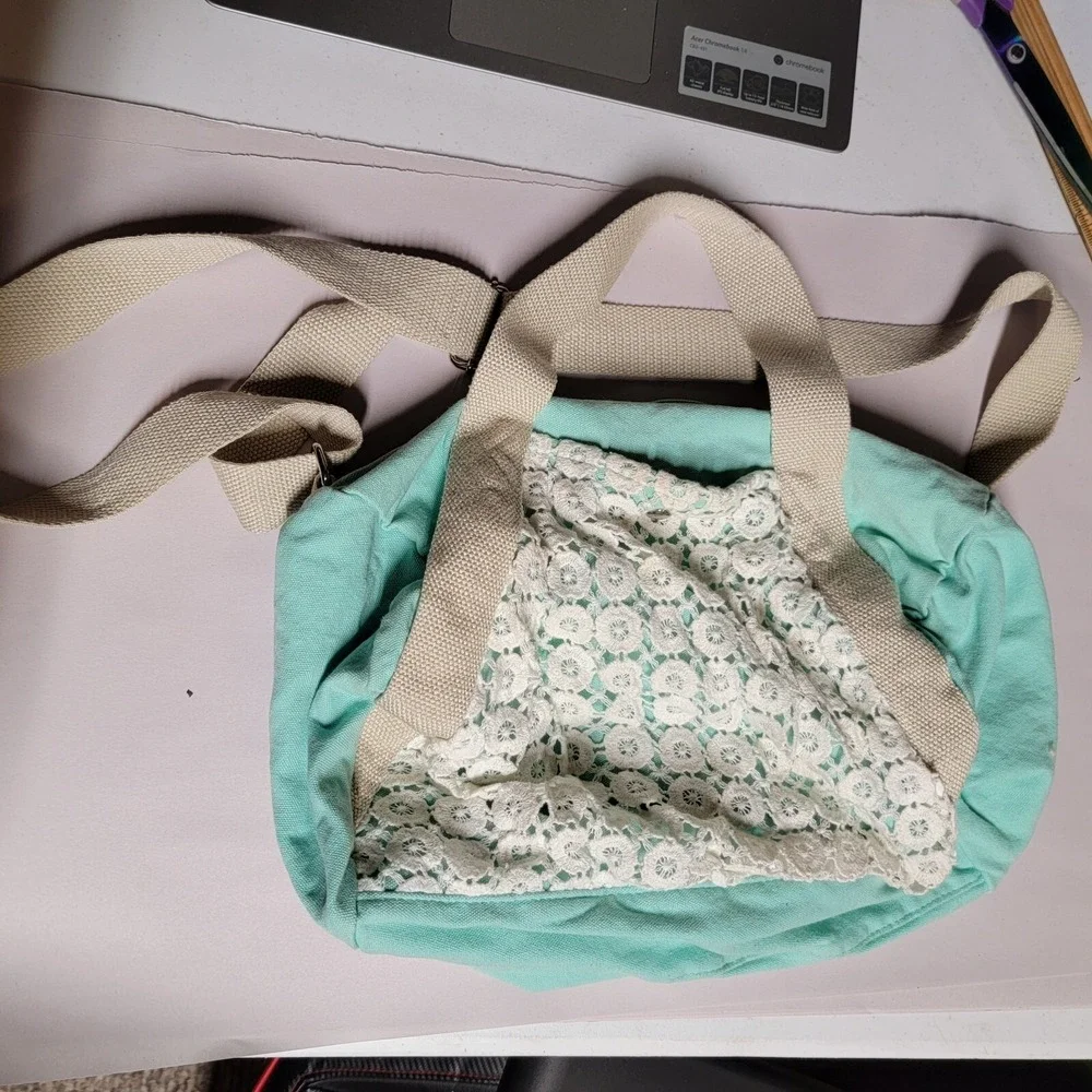 Classic Green Carry On Duffle Bag Lined‎ with Zippered Pockets